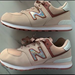 Girls new balance shoes 3W